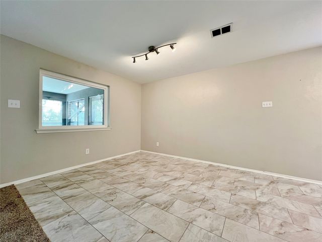 3920 Sanguinet Street, Fort Worth, TX 76107