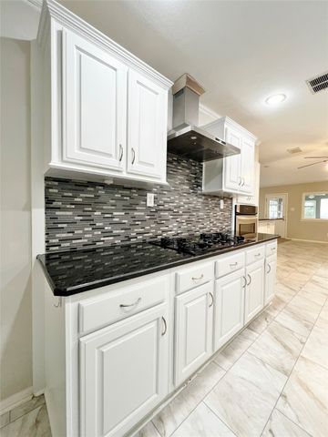 3920 Sanguinet Street, Fort Worth, TX 76107