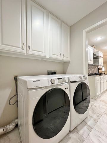 3920 Sanguinet Street, Fort Worth, TX 76107