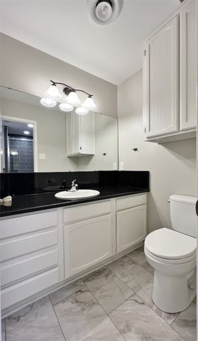 3920 Sanguinet Street, Fort Worth, TX 76107