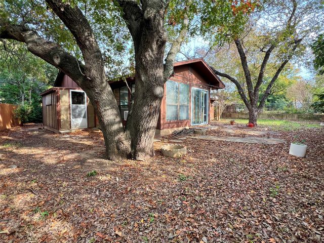 3920 Sanguinet Street, Fort Worth, TX 76107