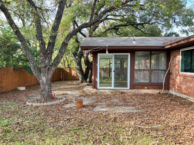 3920 Sanguinet Street, Fort Worth, TX 76107