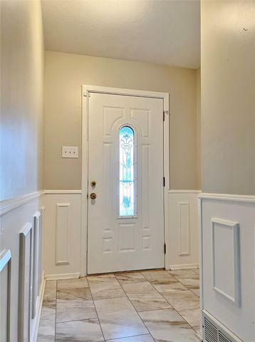 3920 Sanguinet Street, Fort Worth, TX 76107