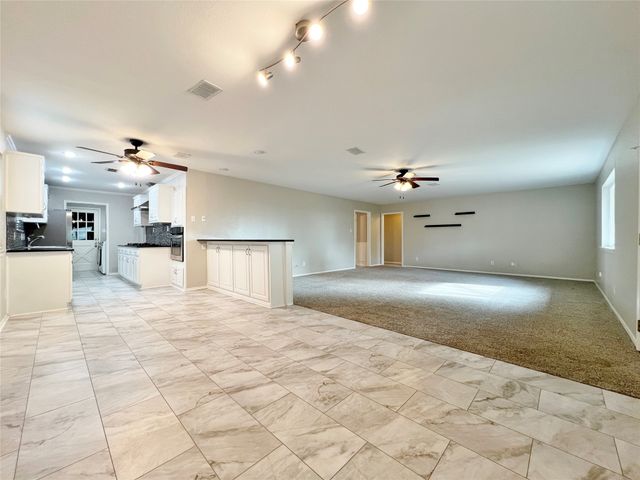 3920 Sanguinet Street, Fort Worth, TX 76107