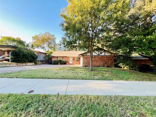 3920 Sanguinet Street, Fort Worth, TX 76107
