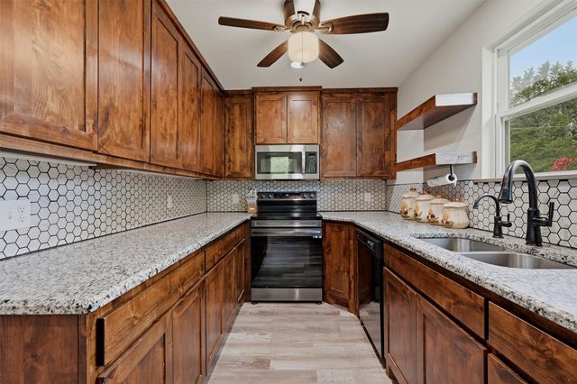 285 Sioux Drive, Gordonville, TX 76245