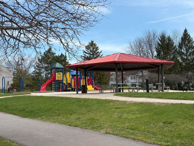 2904 Heatherwood Drive 4, Schaumburg, IL 60194