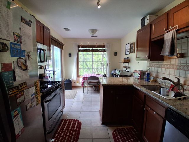 2904 Heatherwood Drive 4, Schaumburg, IL 60194