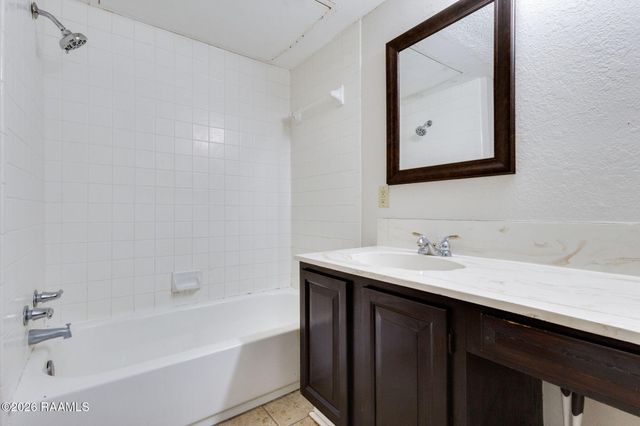 1304 E Bayou Parkway Apt 6c, Lafayette, LA 70508