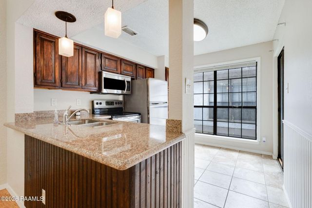 1304 E Bayou Parkway Apt 6c, Lafayette, LA 70508