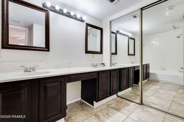 1304 E Bayou Parkway Apt 6c, Lafayette, LA 70508