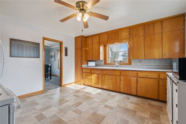 3547 F Avenue NW, Cedar Rapids, IA 52405