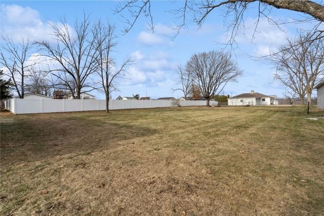 3547 F Avenue NW, Cedar Rapids, IA 52405