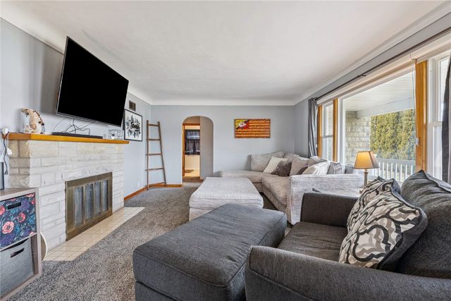 3547 F Avenue NW, Cedar Rapids, IA 52405