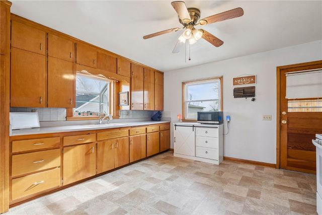 3547 F Avenue NW, Cedar Rapids, IA 52405