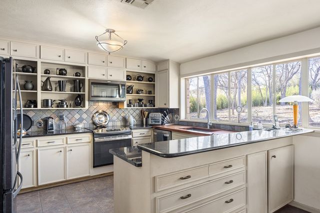 228 N Galbraith Ave, Kerrville, TX 78028