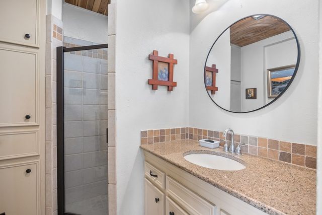 228 N Galbraith Ave, Kerrville, TX 78028