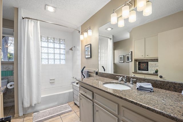 228 N Galbraith Ave, Kerrville, TX 78028