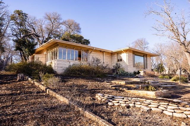 228 N Galbraith Ave, Kerrville, TX 78028