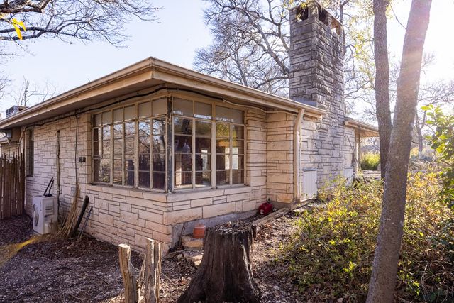 228 N Galbraith Ave, Kerrville, TX 78028