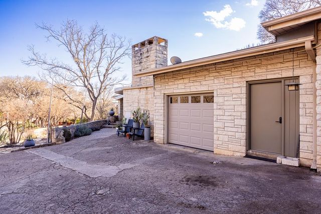 228 N Galbraith Ave, Kerrville, TX 78028
