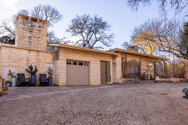 228 N Galbraith Ave, Kerrville, TX 78028