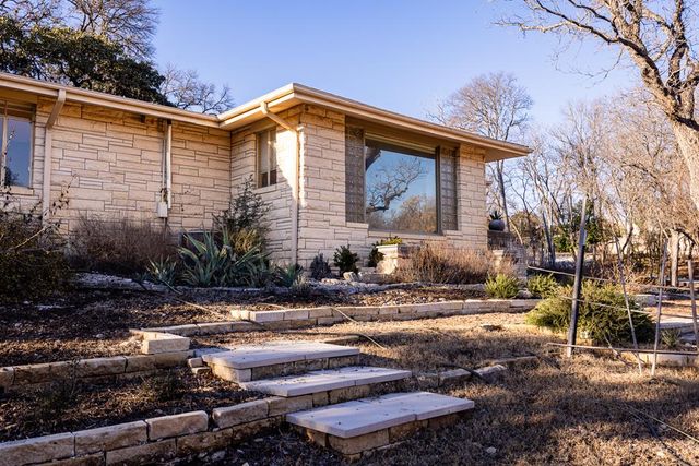 228 N Galbraith Ave, Kerrville, TX 78028