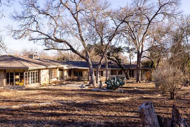 228 N Galbraith Ave, Kerrville, TX 78028