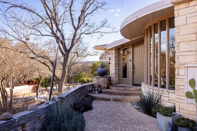 228 N Galbraith Ave, Kerrville, TX 78028