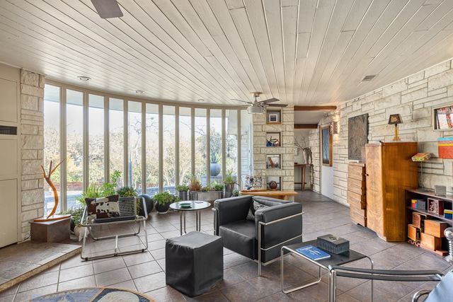 228 N Galbraith Ave, Kerrville, TX 78028