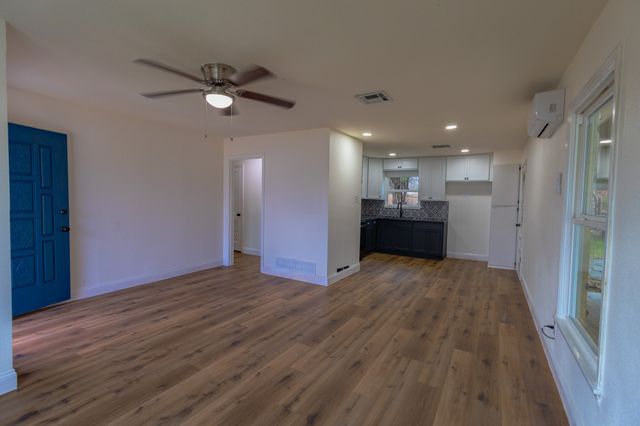 1105 Spring Branch Street, Beverly Hills, TX 76711