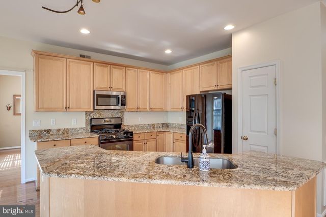 2468 LEYLAND RIDGE RD, Herndon, VA 20171
