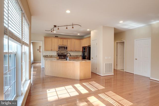 2468 LEYLAND RIDGE RD, Herndon, VA 20171