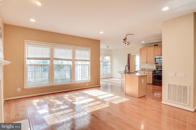 2468 LEYLAND RIDGE RD, Herndon, VA 20171