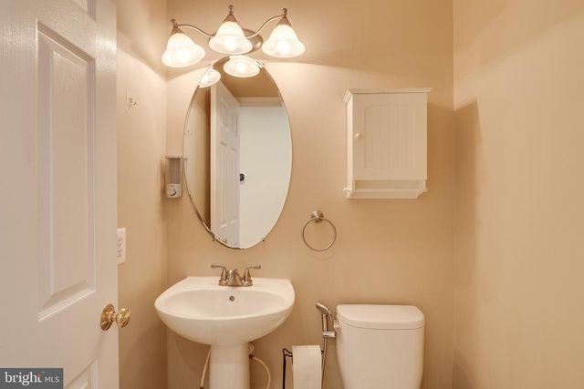 2468 LEYLAND RIDGE RD, Herndon, VA 20171