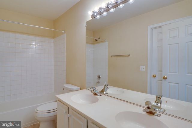 2468 LEYLAND RIDGE RD, Herndon, VA 20171