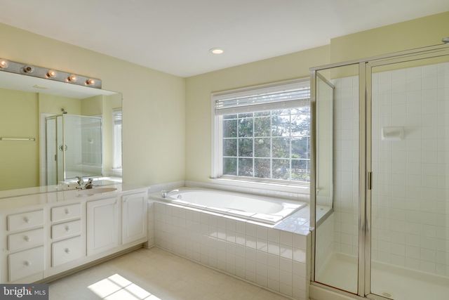 2468 LEYLAND RIDGE RD, Herndon, VA 20171
