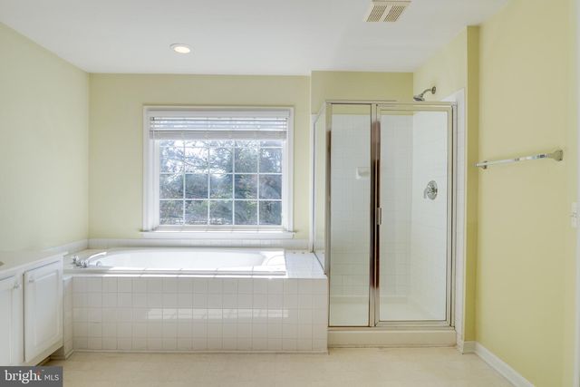 2468 LEYLAND RIDGE RD, Herndon, VA 20171