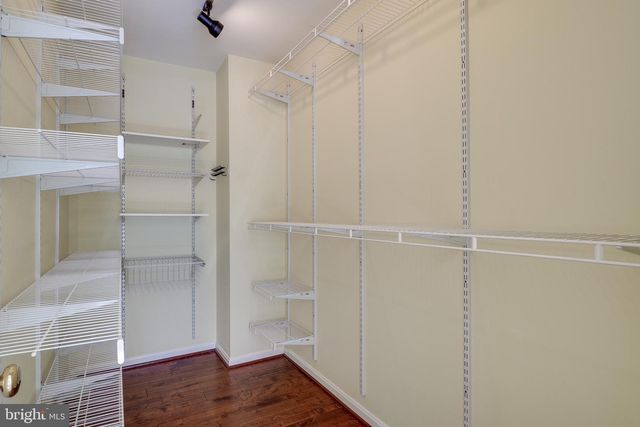 2468 LEYLAND RIDGE RD, Herndon, VA 20171