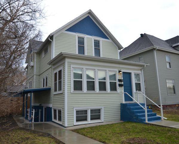 910 7th Street N, Fargo, ND 58102