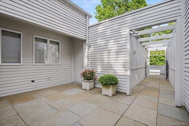 32 Beechwood Way, Briarcliff Manor, NY 10510