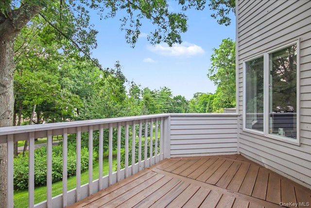 32 Beechwood Way, Briarcliff Manor, NY 10510