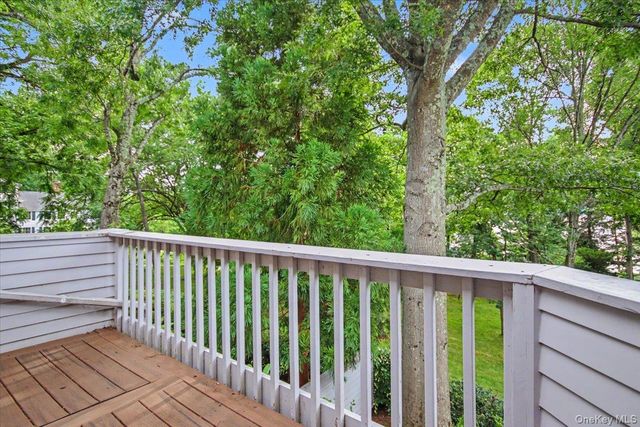 32 Beechwood Way, Briarcliff Manor, NY 10510