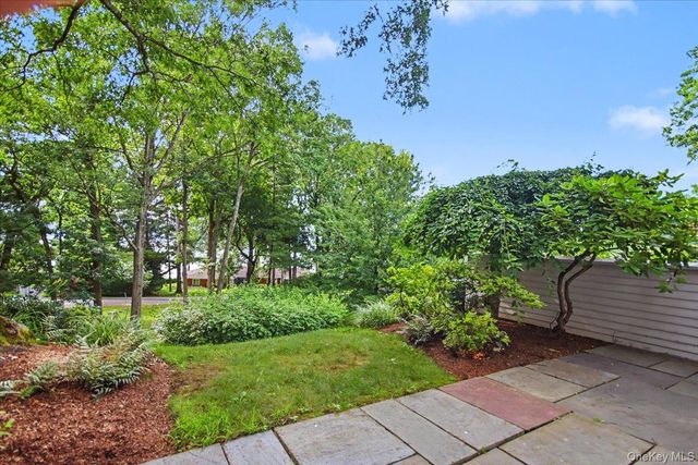 32 Beechwood Way, Briarcliff Manor, NY 10510