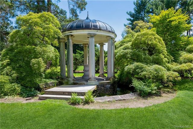 32 Beechwood Way, Briarcliff Manor, NY 10510