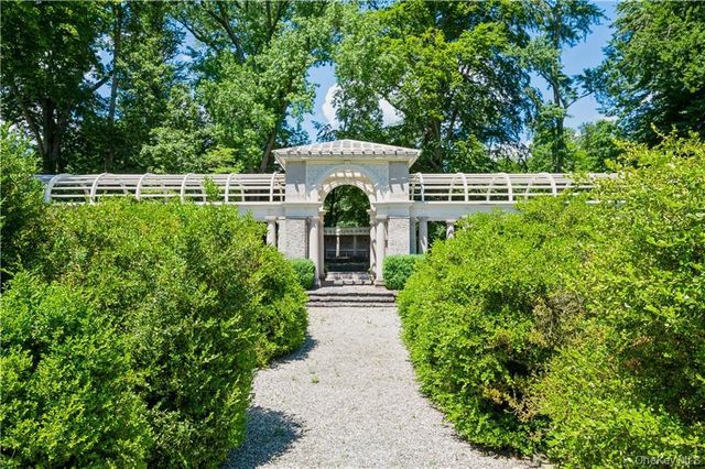 32 Beechwood Way, Briarcliff Manor, NY 10510