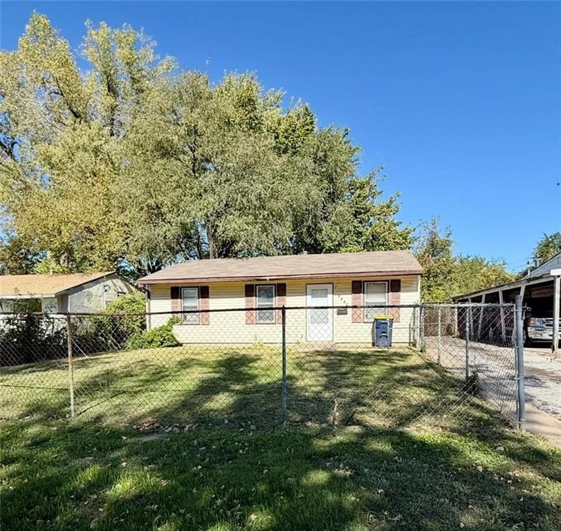 5622 E 39th Street, Kansas City, MO 64128