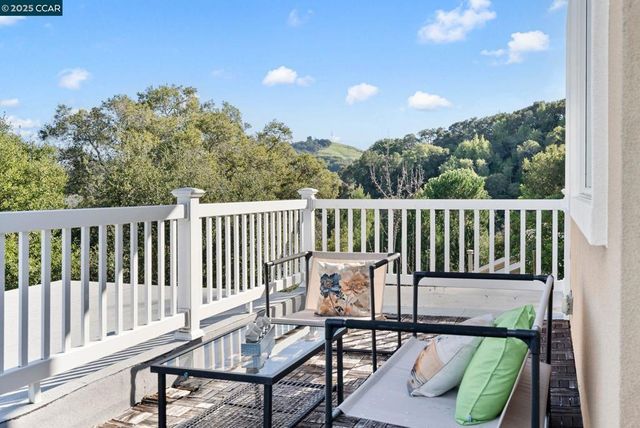 102 Barbara Rd, Orinda, CA 94563