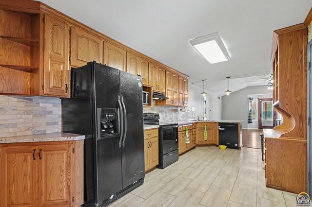 5131 SW Urish RD, Topeka, KS 66610