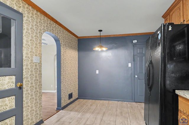 5131 SW Urish RD, Topeka, KS 66610